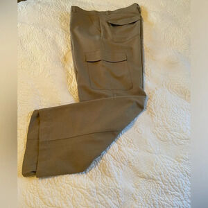 Perry Ellis men’s casual cargo pants size 34 x 30.